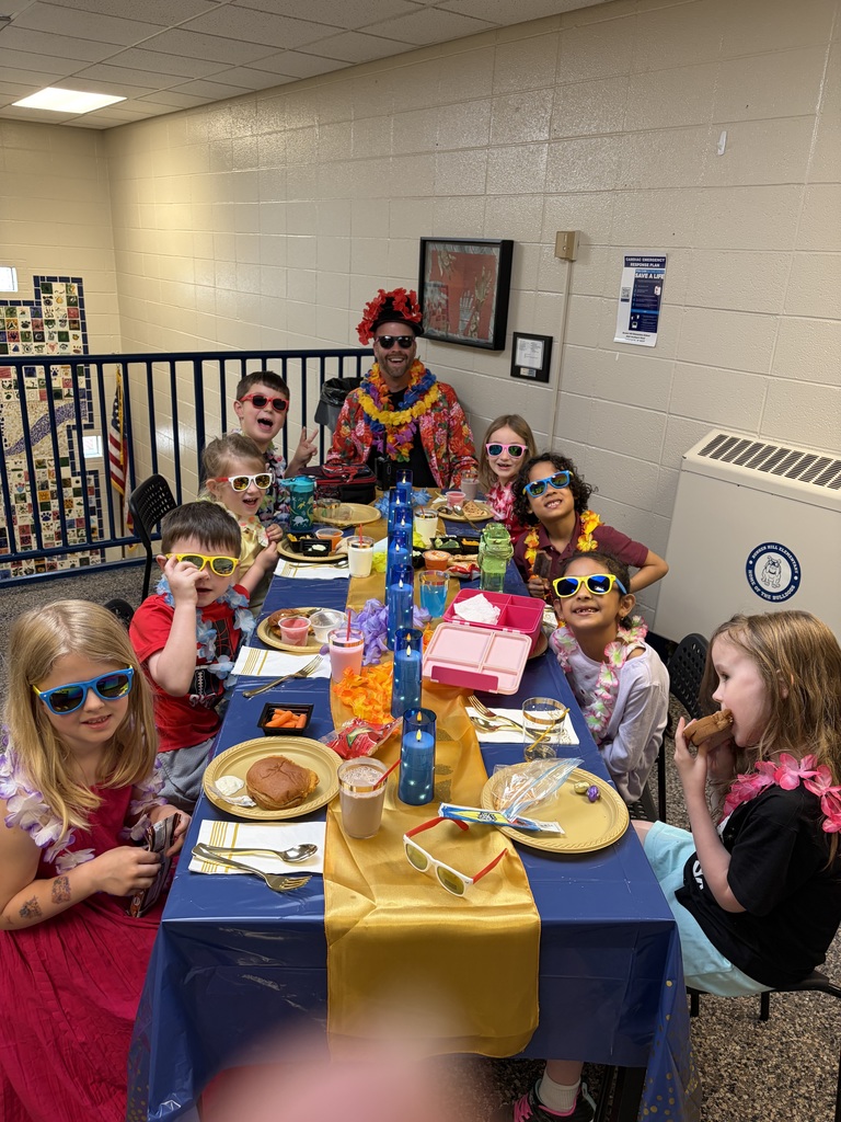 students eating with principal during lunch at the ritz