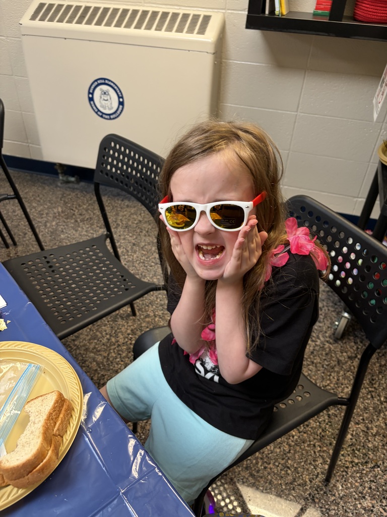 students eating with principal during lunch at the ritz