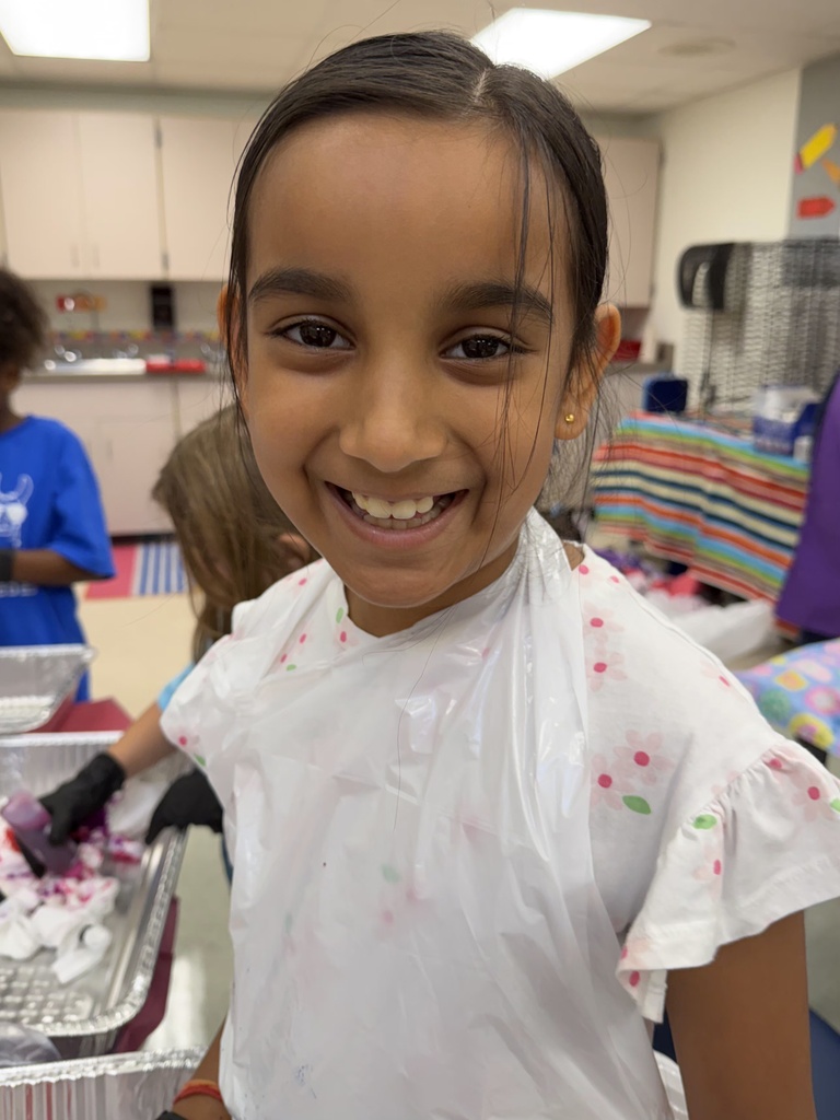 Student Council is tie-dyeing for the homecoming parade.