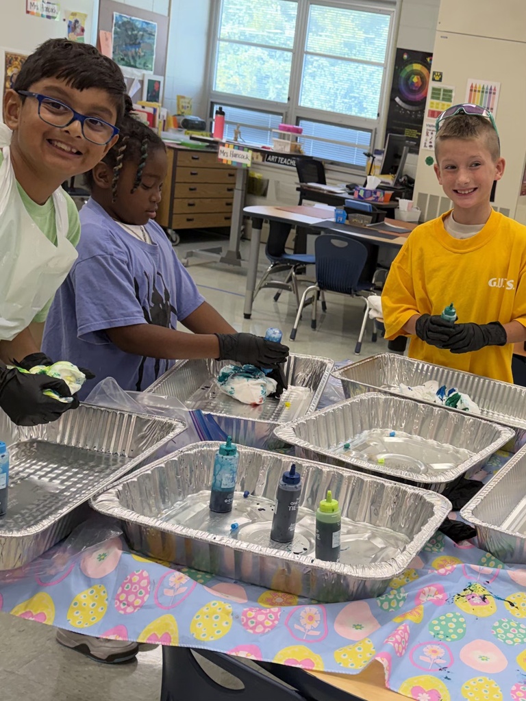 Student Council is tie-dyeing for the homecoming parade.