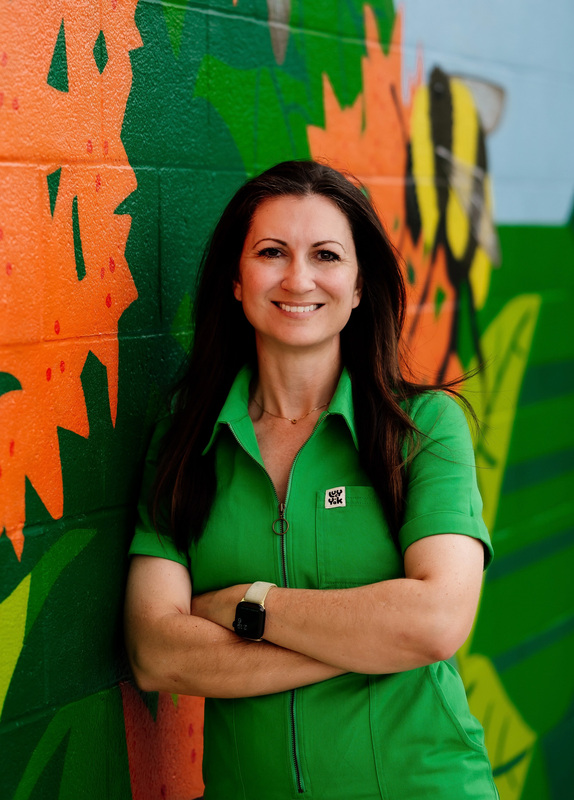 Christina Hollering, FC Alum commissioned to paint in Wanamaker