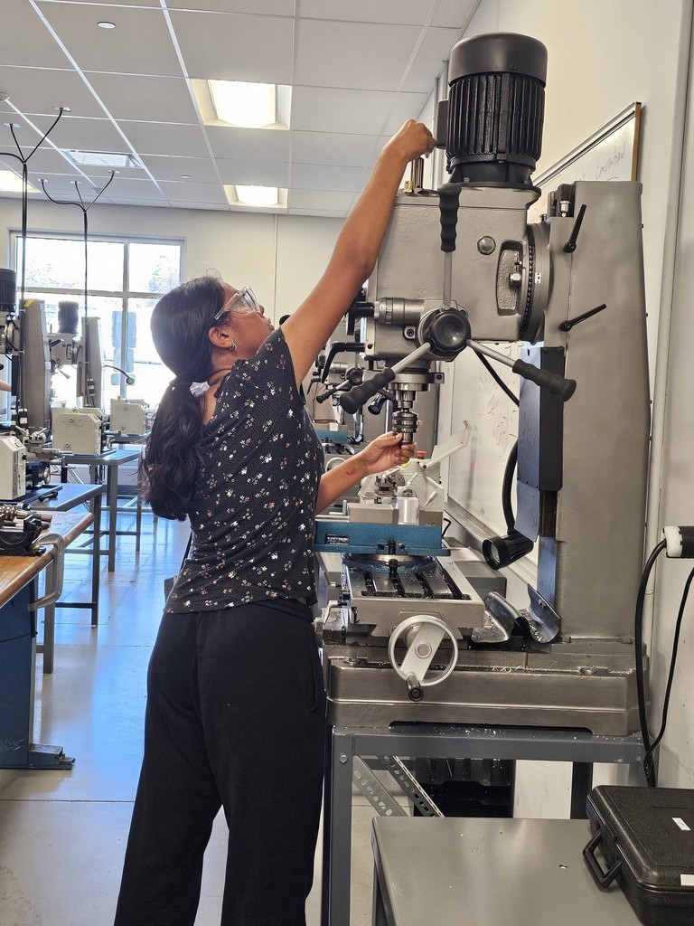 Advanced Manufacturing Year 1 students begin to drill for the first time. Not to be outdone, the @FHS_FTPSchools Advanced Manufacturing Year 2 @raritanvalleycc students are independently following blueprints to create a new project!