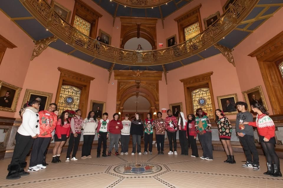 Thank you to Franklin High School’s GoldN'Blues for spreading some holiday cheer at the State House!   Congratulations to these talented students on being named  @NBCNYDigital ’s Star Choir and performing at last week’s Rockefeller Tree Lighting! 🎄