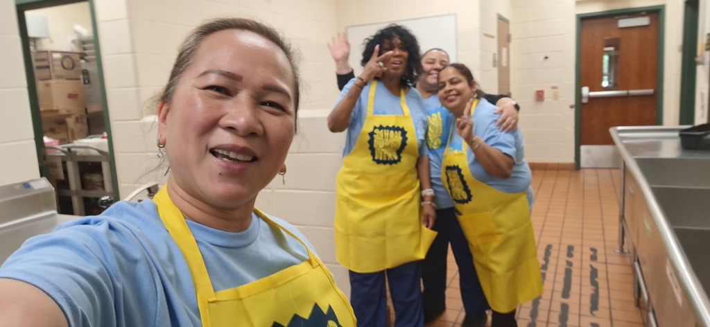 Franklin Township Public Schools celebrate National School Lunch Hero Day! Thank you to our food services staff who work hard to provide delicious and nutritious meals to our students every school day!