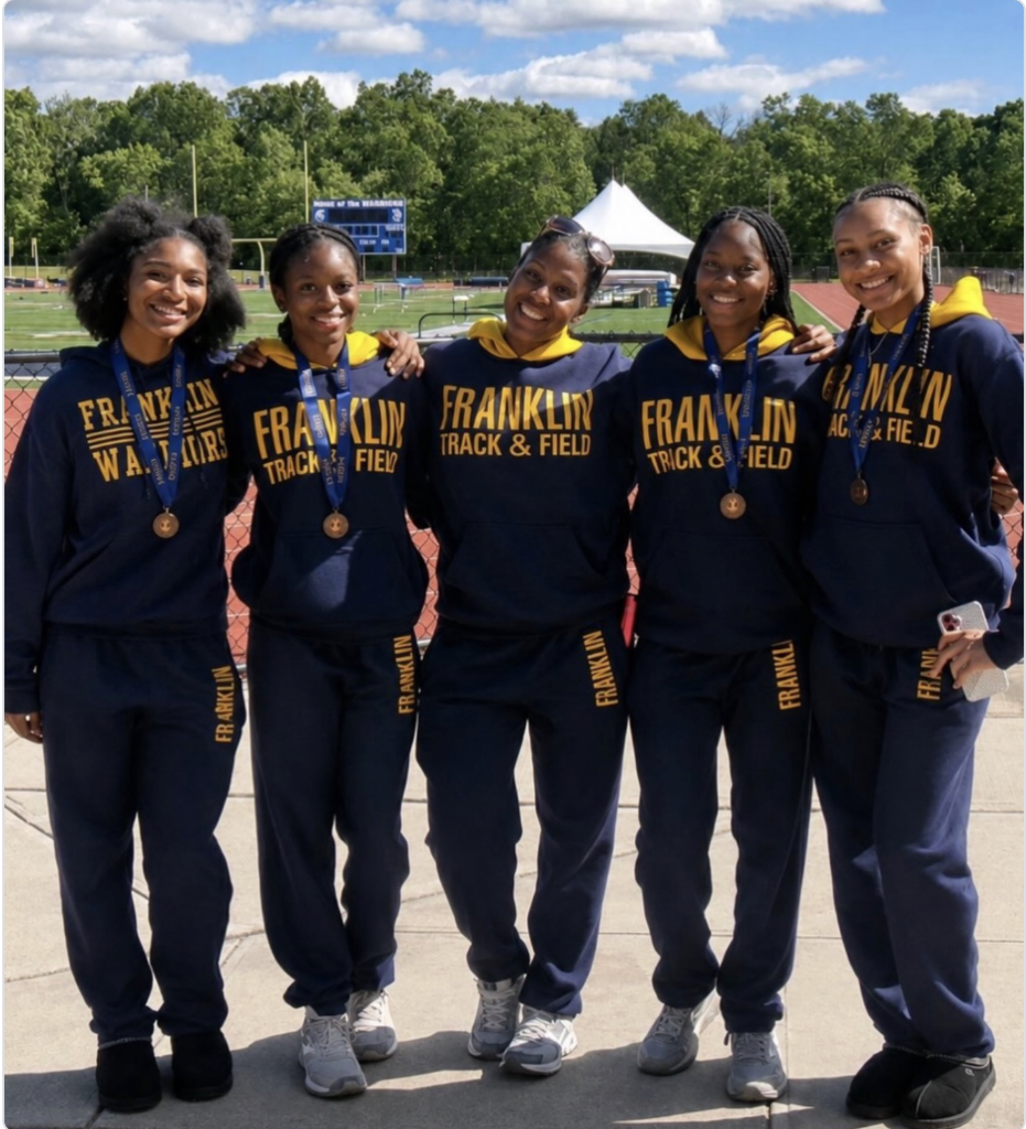 Congratulations to our girls relay teams who competed over the weekend at states and have qualified for the Meet Of Champions this Wednesday 💛💙