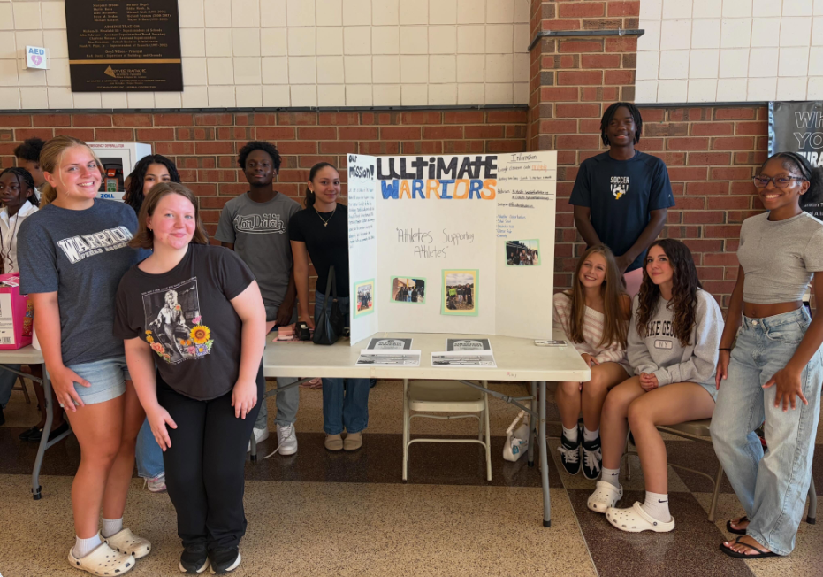 fhs ultimate warrior students standing in front of sign at freshamn orientation,