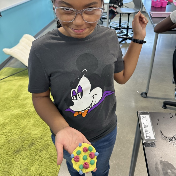 Students constructing atoms 