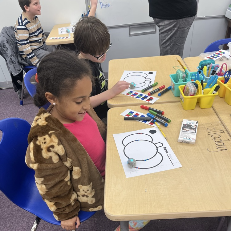 children coding with ozobots 