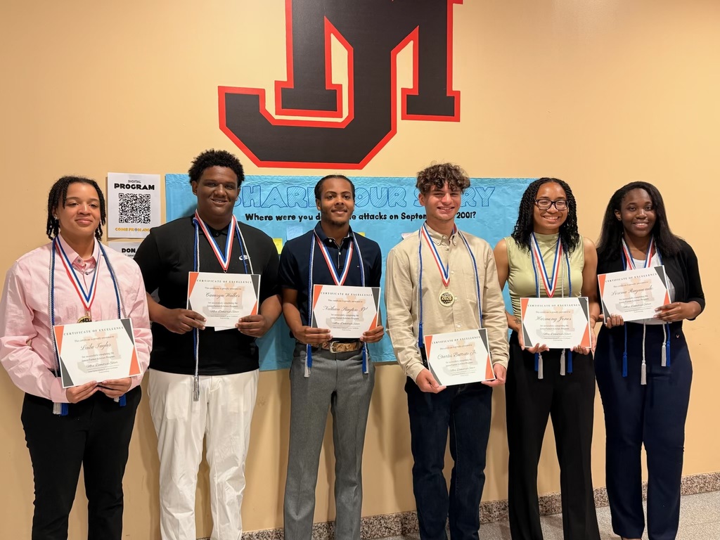 The 2026 James Farmer Scholars Senior Recognition Night, held on April 15, honored graduating participants with an inspiring keynote by Malik Johnson and a prayer before dinner from Delegate Joshua Cole. Students were celebrated as Superintendent Dr. Marci Catlett, Director Matthew Terry, participating program teachers, families, and friends offered best wishes for continued success in their future endeavors.
