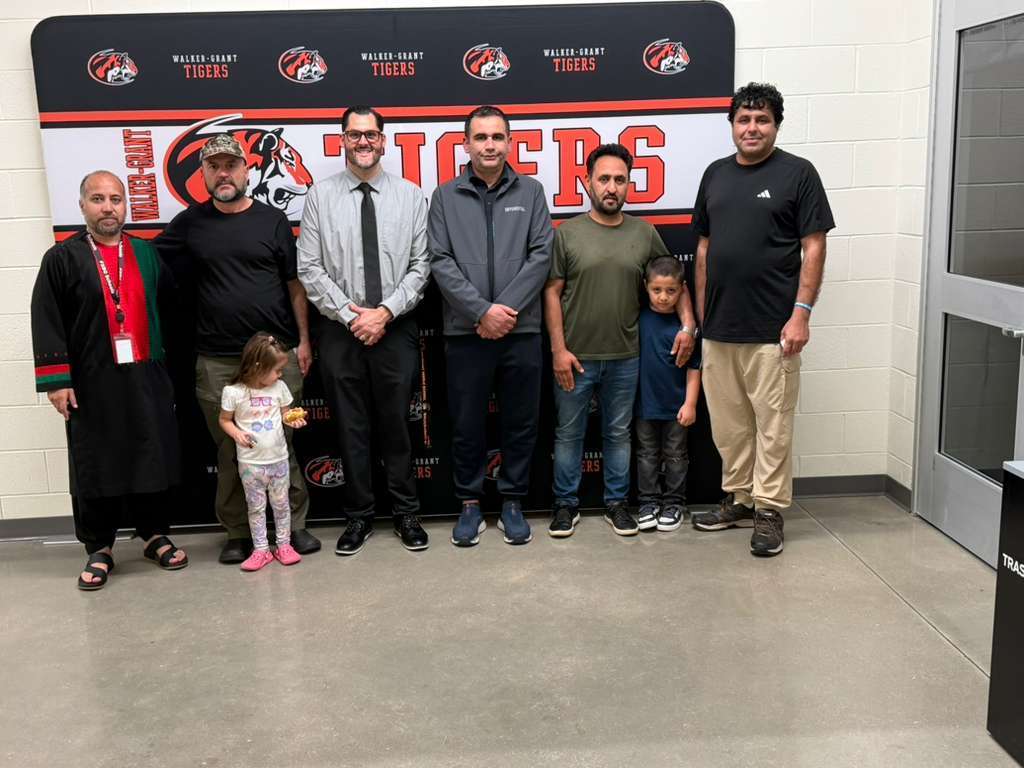 Afghan Family Engagement Night: Huge Success!    د افغان کورنیو د والدینو د غونډې شپه: لویه بریا!  شب نشست والدین خانواده های افغان: موفقیت عظیم!