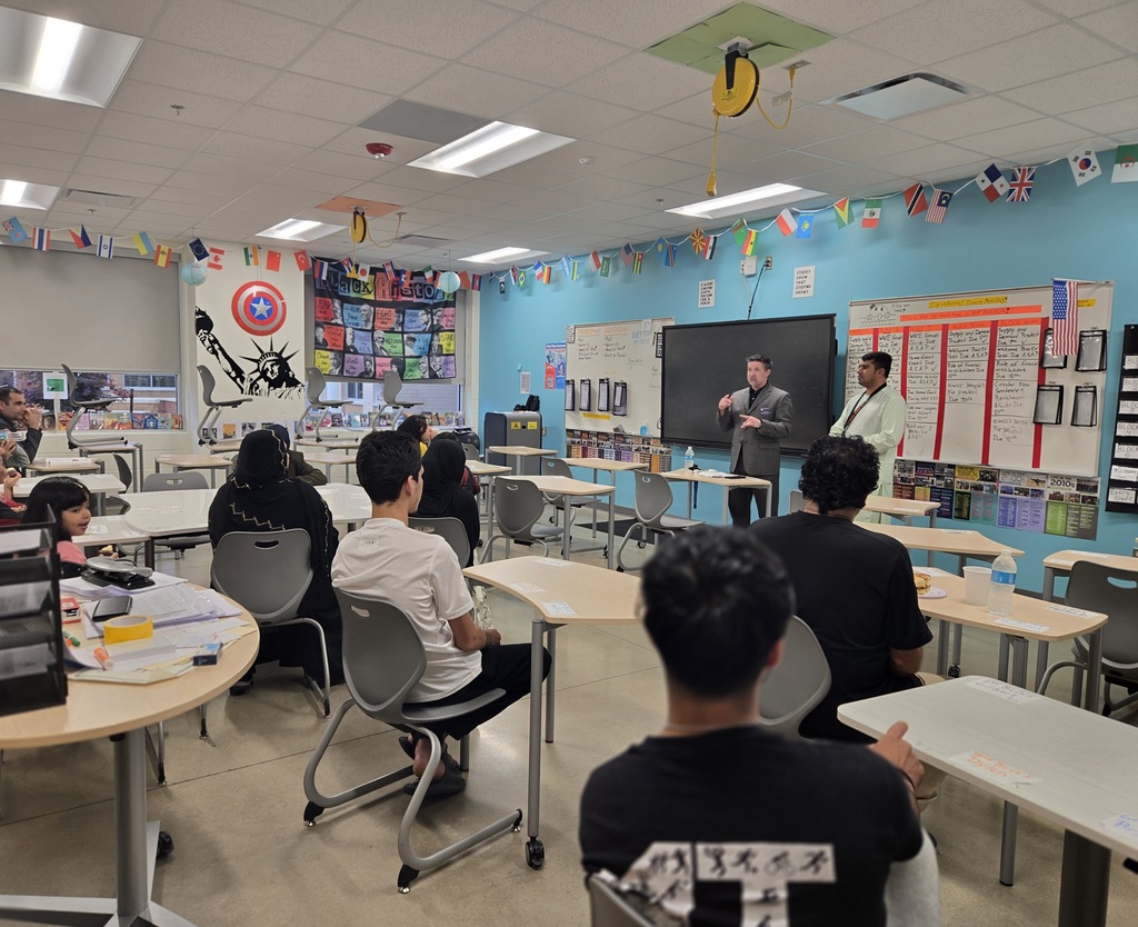 Afghan Family Engagement Night: Huge Success!    د افغان کورنیو د والدینو د غونډې شپه: لویه بریا!  شب نشست والدین خانواده های افغان: موفقیت عظیم!
