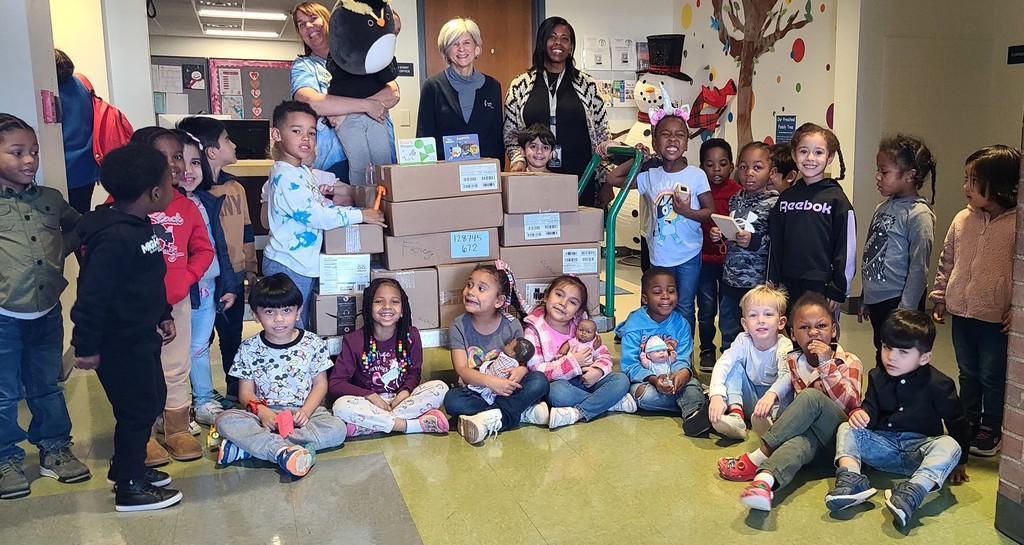  Special shout out to @BailantCharities for donating books to our preschoolers at FCPS Preschool Programs! We appreciate your kind donation to help add to our students at home library! #FCPS#PreschoolPrograms#Penguins#BailantCharities