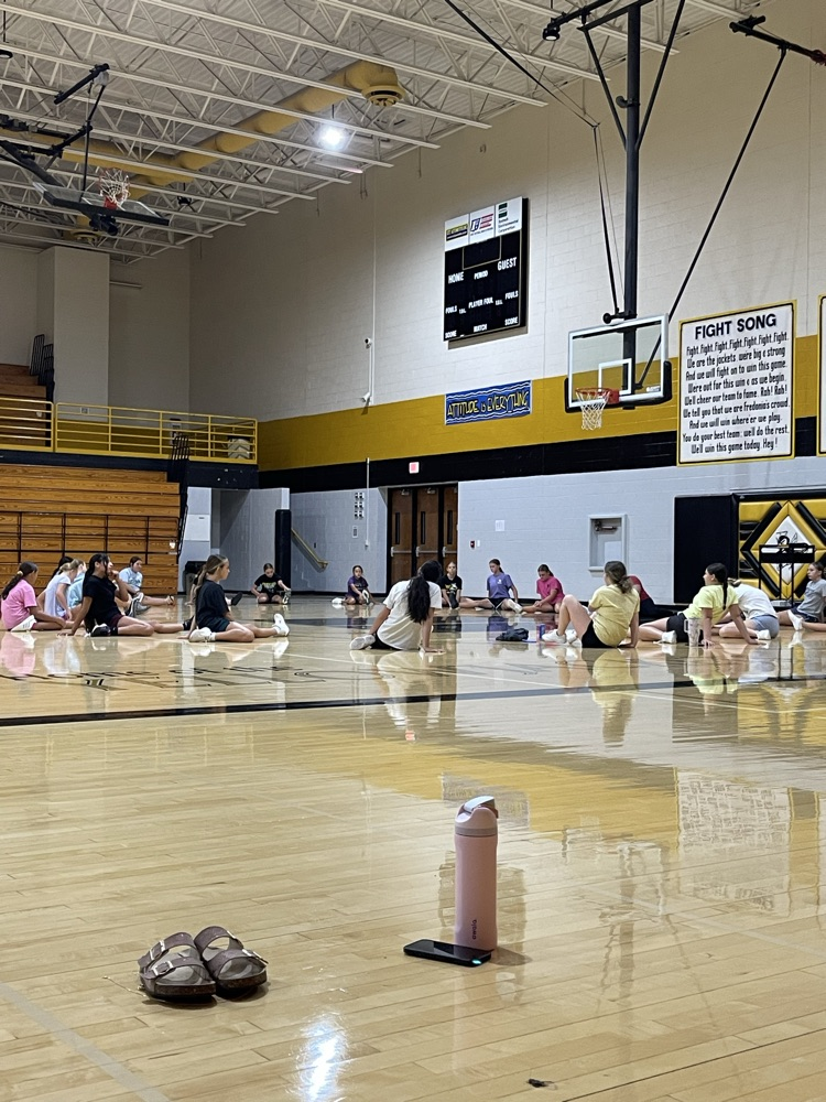 High school and Junior High Spirit Squads have been practicing together all week.