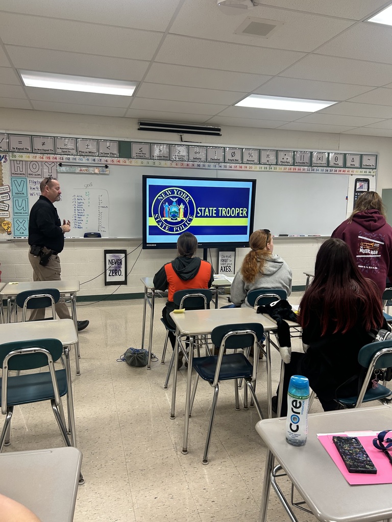 FCSD School Resource Officer talks with students.