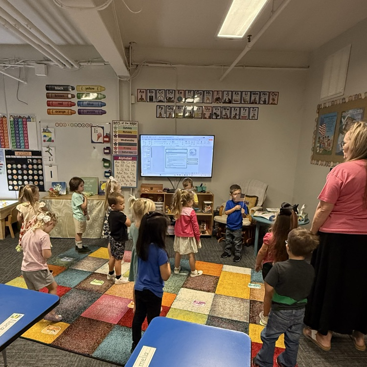 children reciting the pledge