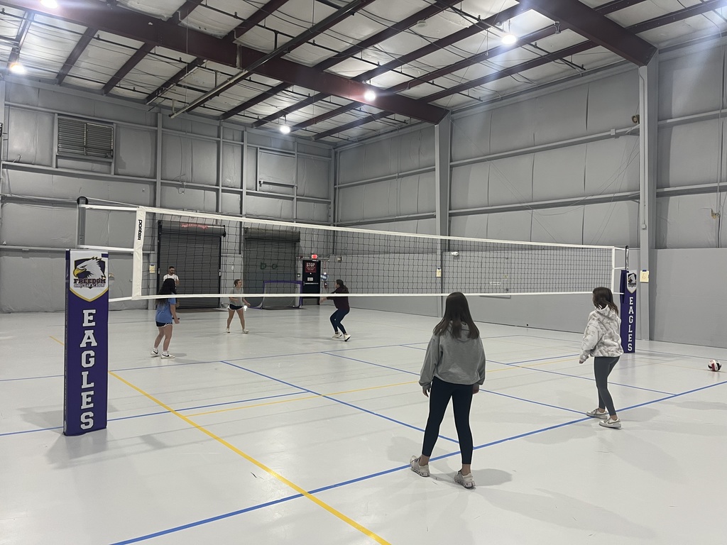 studentys playing volleyball