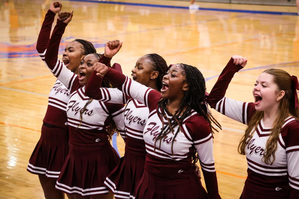 Flyers cheerleaders