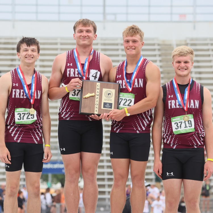 Boys 4x400 state champs