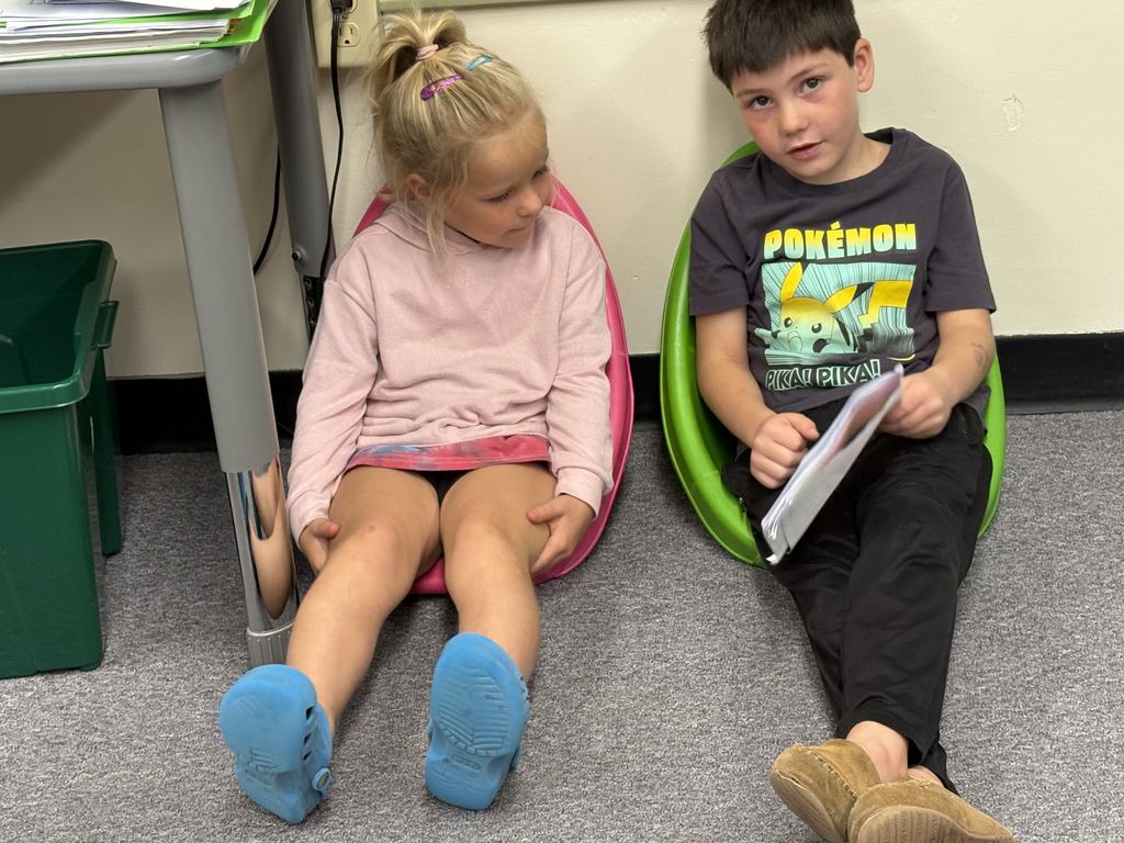 1SI reading to Enrichment Room Tu/Th