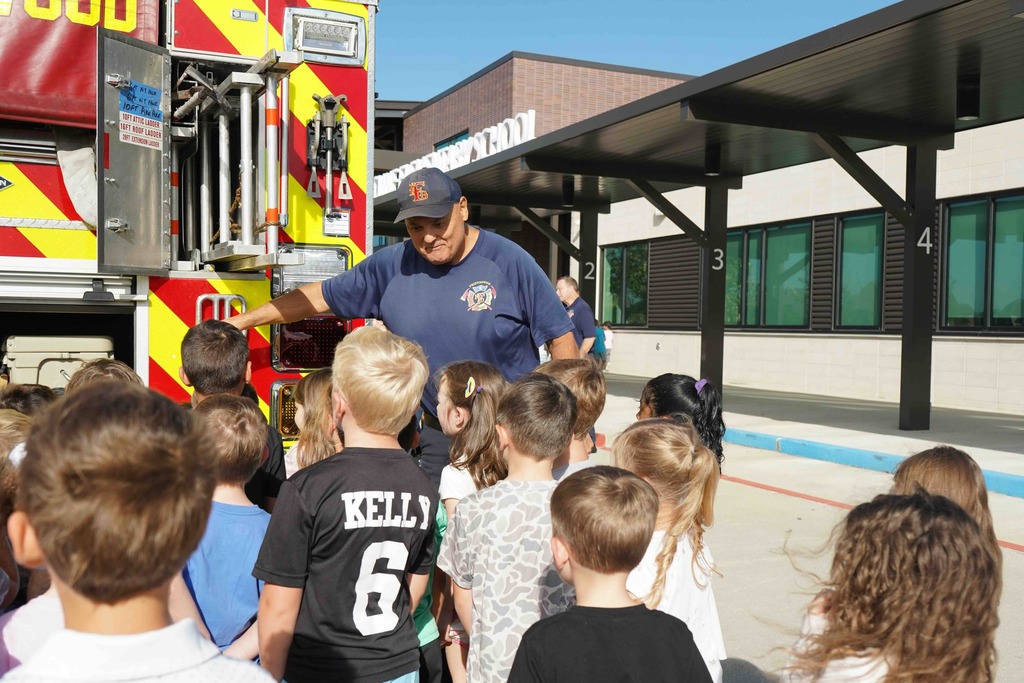 firefighter and kids 
