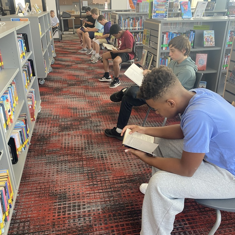 7th and 8th grade students visited the library to find new books by playing musical chairs. 