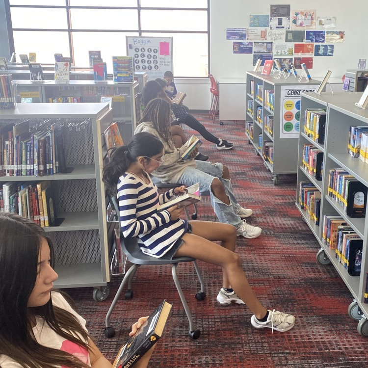 7th and 8th grade students visited the library to find new books by playing musical chairs. 