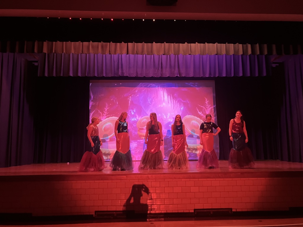 The Mersisters wonder why Ariel has been acting funny