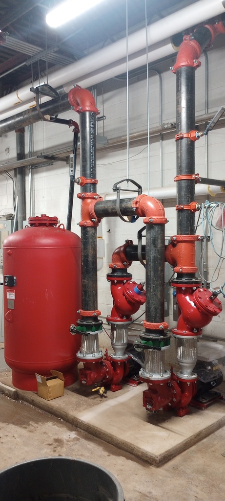 To meet the needs of a larger building, an additional boiler was added and new larger pipes, circulation pumps and reservoir tanks were put in place.