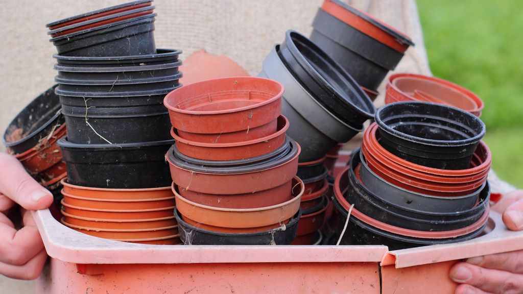 Empty flower pots