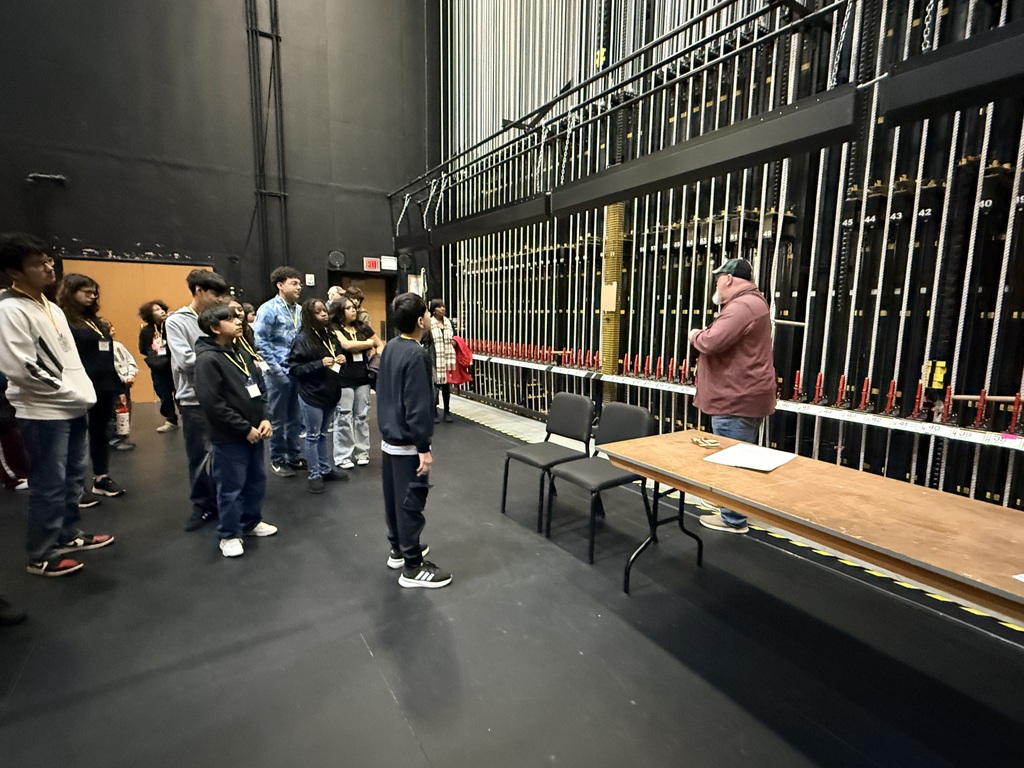 Using robes to control scenery