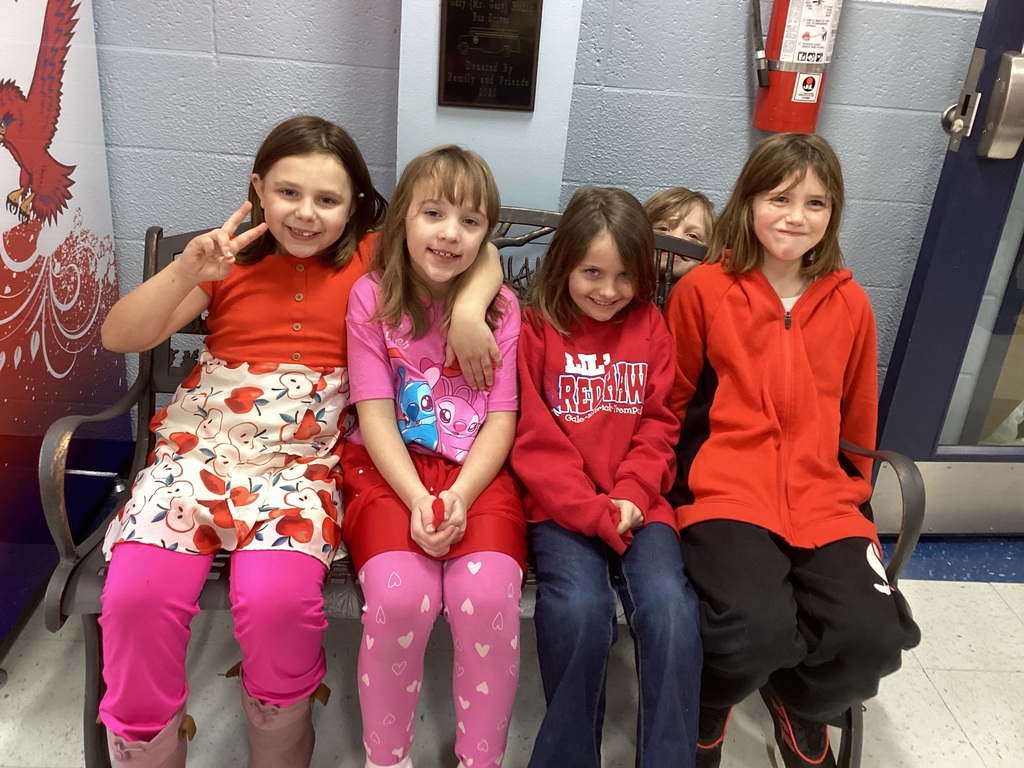 Students in Red and Pink for Valentine's Dress Up Days