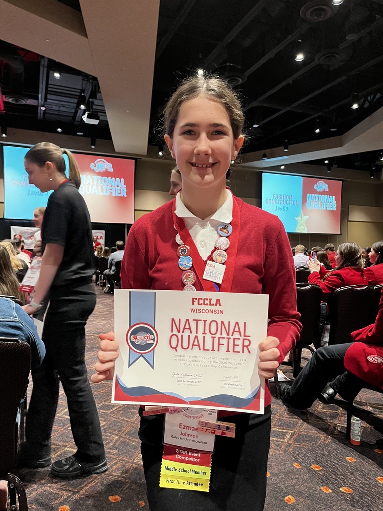 Ezmae earned first place in Fashion Construction and qualified for the National Conference. 