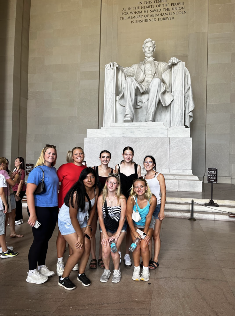 Students visited the Lincoln Memorial.