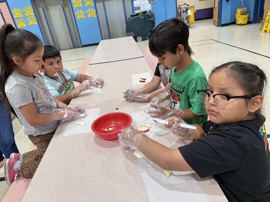 1st graders working together in the I CAN program