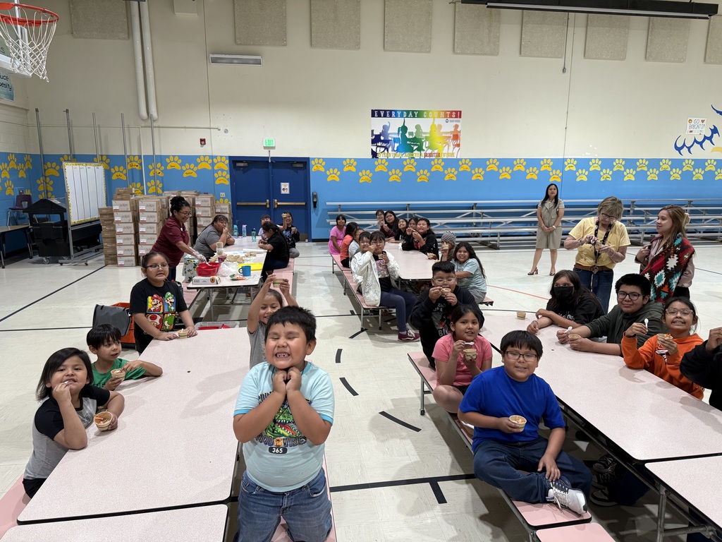 Chee Dodge summer school students enjoying their I CAN food.