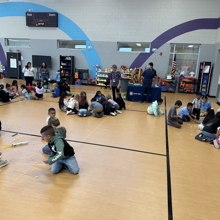 marshmallow and spaghetti noodle building activity