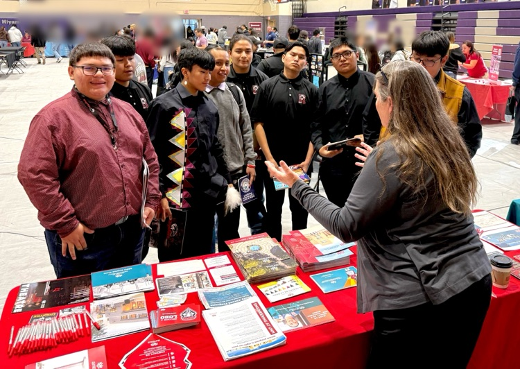 Seniors leaning about colleges