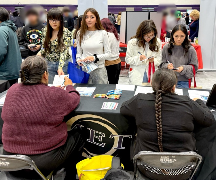 Seniors leaning about colleges