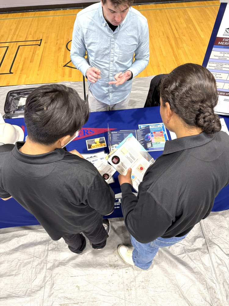 Seniors leaning about colleges