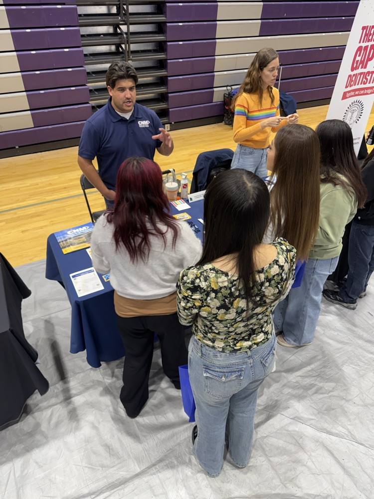 Seniors leaning about colleges