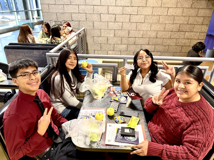 seniors eating lunch