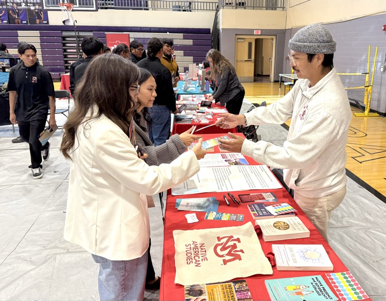 Seniors leaning about colleges