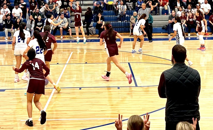 girls playing against Laguna