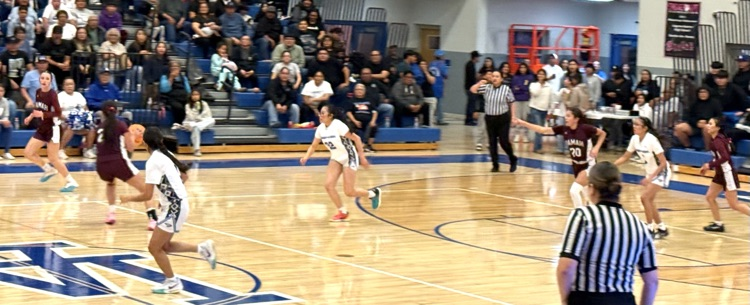 girls playing against Laguna