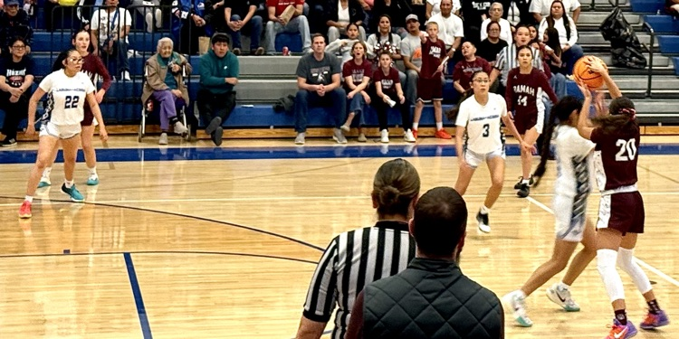 girls playing against Laguna