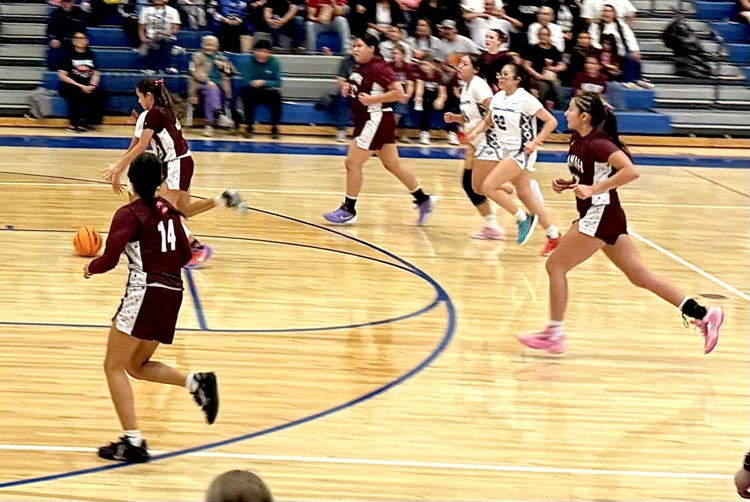 girls playing against Laguna