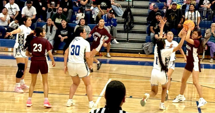 girls playing against Laguna