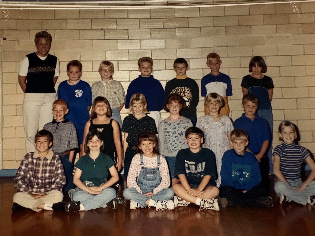 Class photo from early 90s