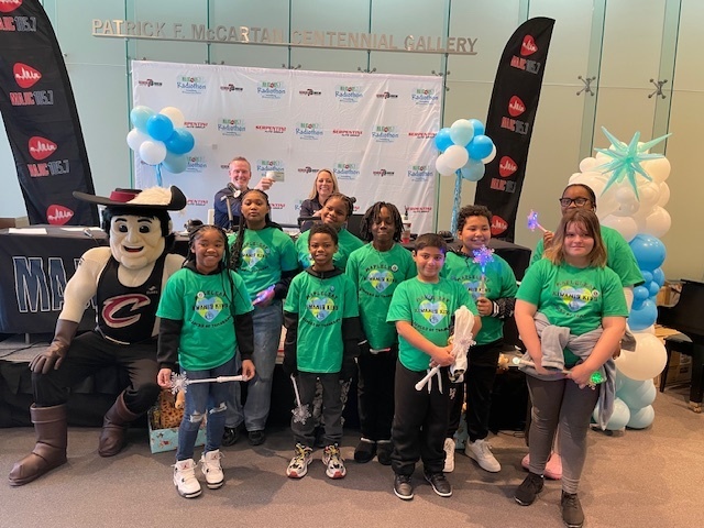 Maple Leaf students Live on Air with 105.7 WMJI