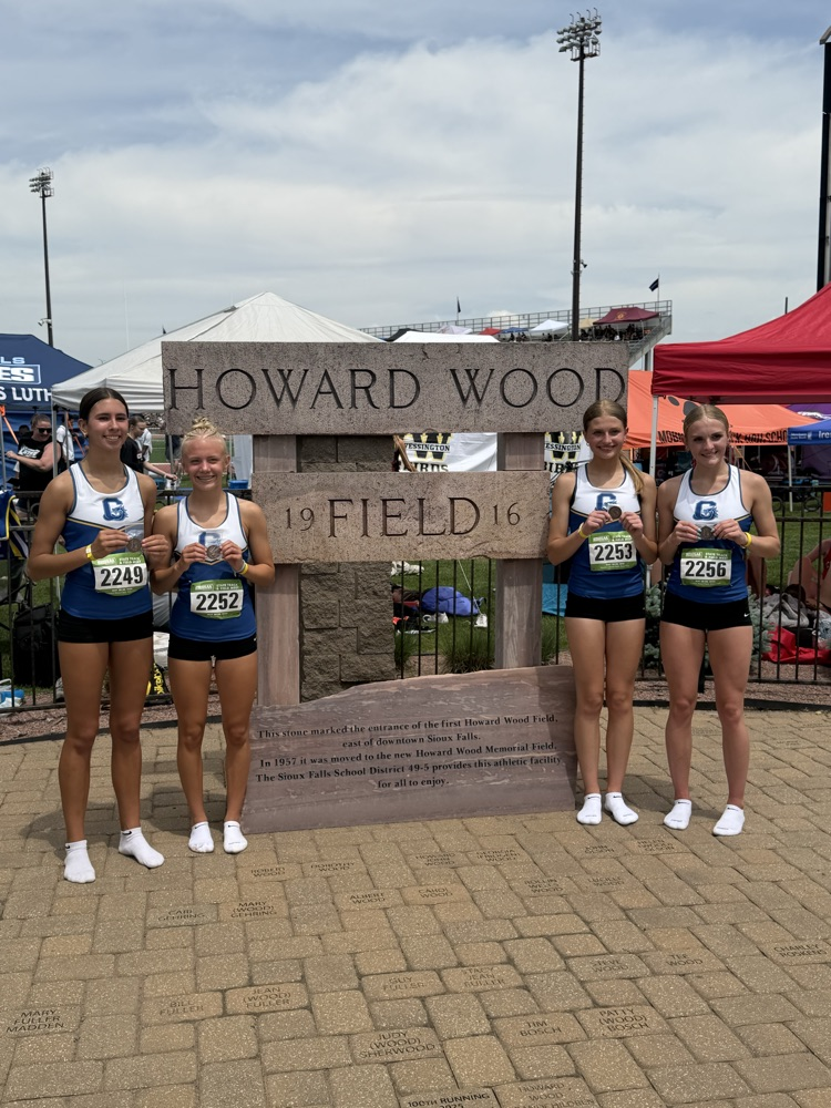 girls 2 mile relay team